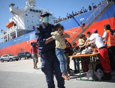 103 μετανάστες έφτασαν στο λιμάνι του Ηρακλείου